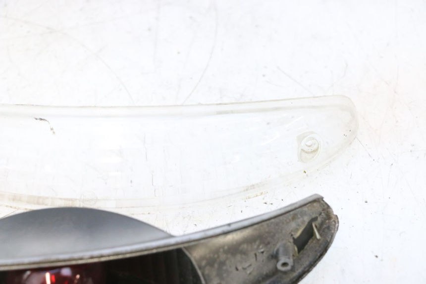 photo de REAR LIGHT PEUGEOT ELYSTAR 50 (2002 - 2014) - Zoom on usage condition
