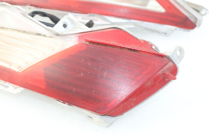 photo de TAIL LIGHT HONDA FES PANTHEON 125 (2003 - 2007) - Surface and material condition