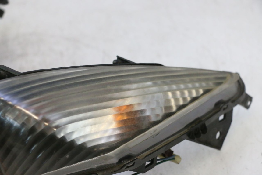 photo de TAIL LIGHT HONDA FJS SILVER WING SILVERWING 400 (2005 - 2008) - Surface and material condition