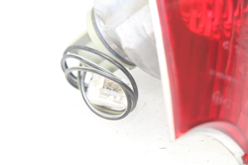 photo de REAR LIGHT PIAGGIO FLY 100 (2006 - 2010) - Zoom on usage condition