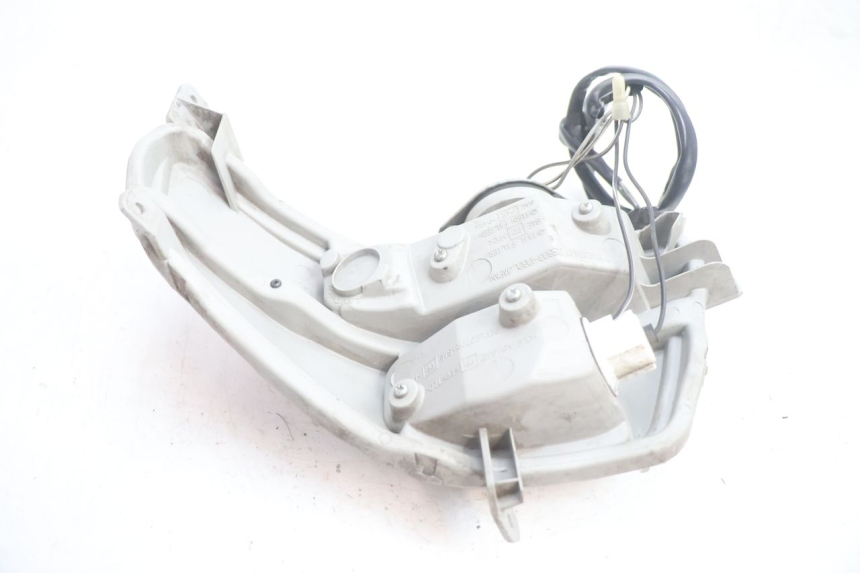 photo de LEFT TAIL LIGHT SUZUKI BURGMAN EXECUTIVE ABS 650 (2006 - 2012) - Surface and material condition