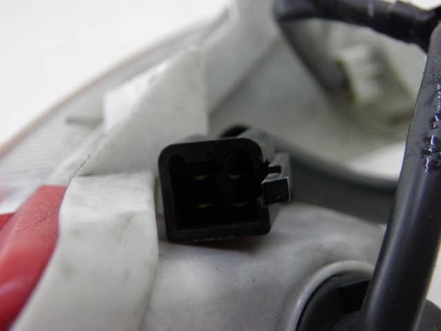 photo de LEFT TAIL LIGHT HONDA FES PANTHEON 125 (2003 - 2007) - Technical close-up