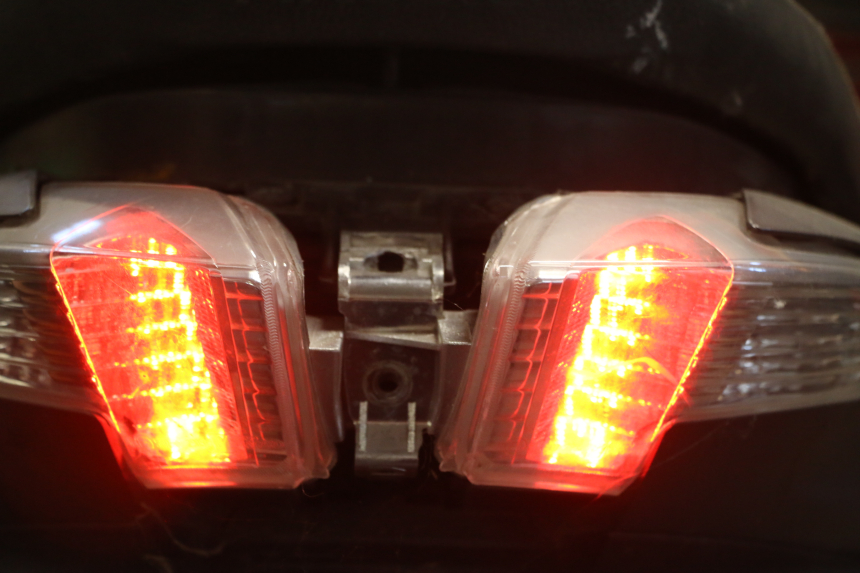 photo de LEFT TAIL LIGHT PIAGGIO IE MP3 YOURBAN 300 (2011 - 2016) - Markings and original references