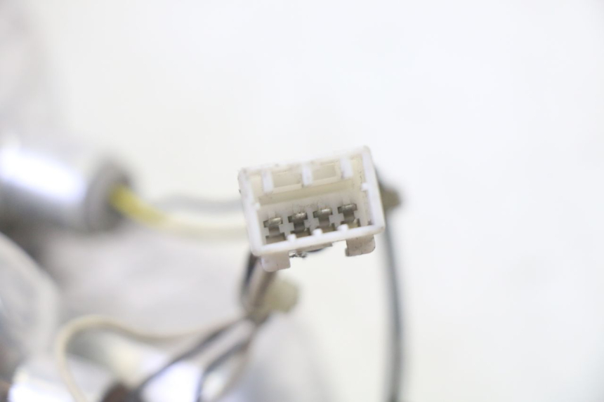 photo de LEFT TAIL LIGHT PIAGGIO MP3 125 (2006 - 2014) - Fixing points details