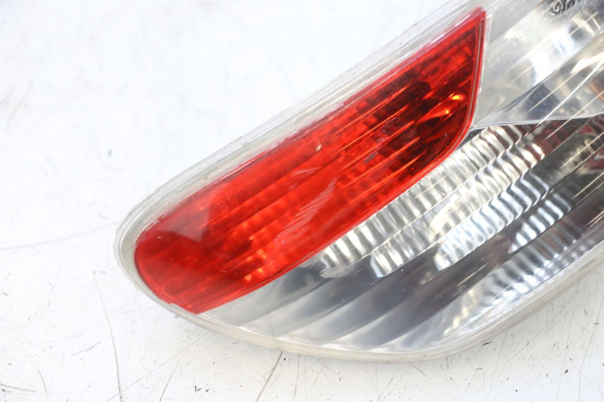 photo de LEFT TAIL LIGHT PIAGGIO MP3 RL 250 (2006 - 2010) - Fixing points details