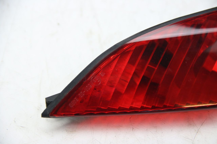 photo de LEFT REAR LIGHT PEUGEOT SATELIS 125 (2006 - 2009) - Zoom on usage condition