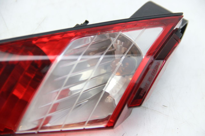 photo de LEFT REAR LIGHT PEUGEOT SATELIS 125 (2006 - 2009) - Alternative perspective