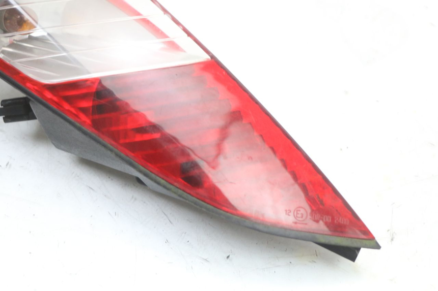 photo de LEFT REAR LIGHT PEUGEOT SATELIS 125 (2010 - 2012) - Zoom on usage condition