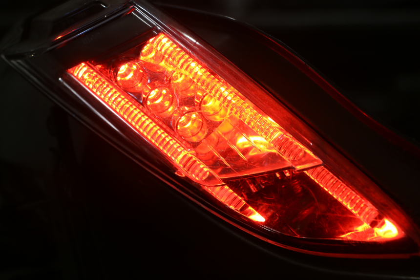 photo de LEFT TAIL LIGHT PEUGEOT SATELIS 125 (2013 - 2018) - Zoom on usage condition
