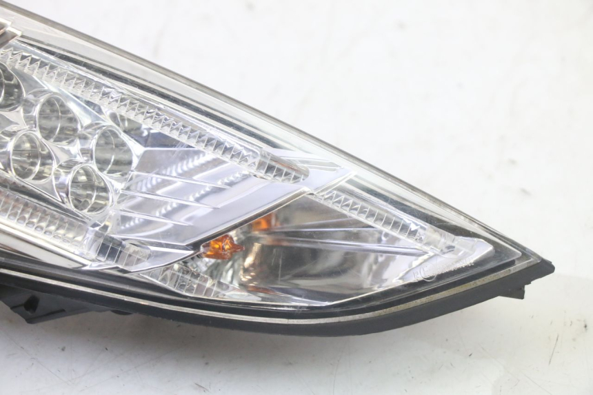 photo de LEFT TAIL LIGHT PEUGEOT SATELIS 125 (2013 - 2018) - Zoom on usage condition
