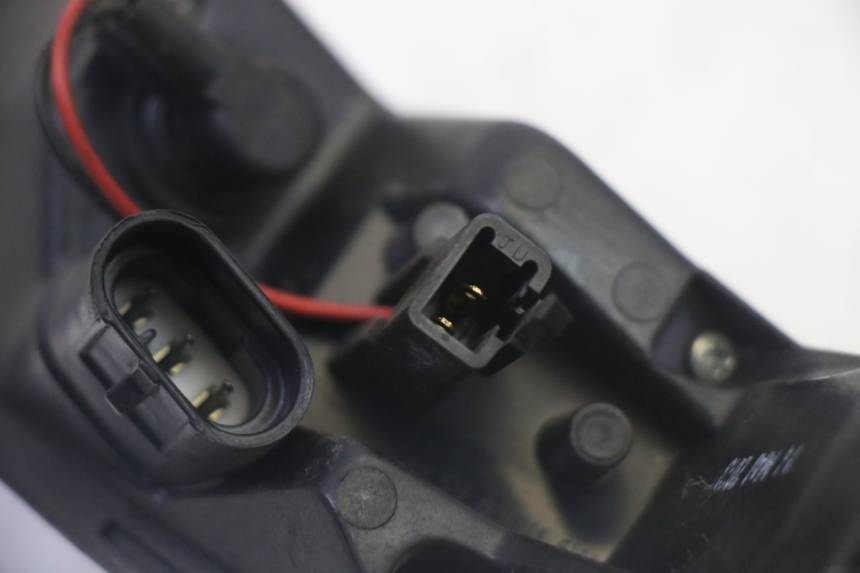 photo de LEFT TAIL LIGHT PEUGEOT SATELIS 125 (2013 - 2018) - Surface and material condition