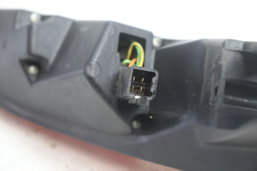photo de LEFT REAR LIGHT PEUGEOT SATELIS 125 (2006 - 2009) - Fixing points details