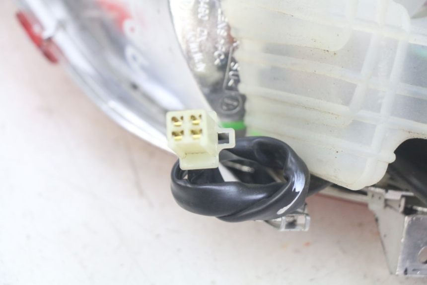 photo de LEFT REAR LIGHT YAMAHA X-MAX XMAX 125 (2010 - 2013) - Zoom on usage condition