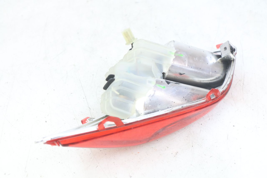 photo de LEFT REAR LIGHT YAMAHA X-MAX XMAX 125 (2010 - 2013) - Technical close-up