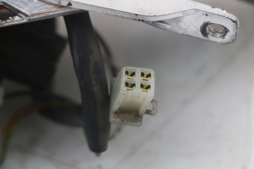 photo de LEFT REAR LIGHT YAMAHA XMAX X-MAX 125 (2006 - 2009) - Surface and material condition