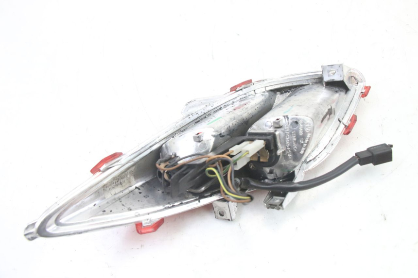 photo de LEFT REAR LIGHT YAMAHA X-MAX XMAX 125 (2010 - 2013) - Zoom on usage condition