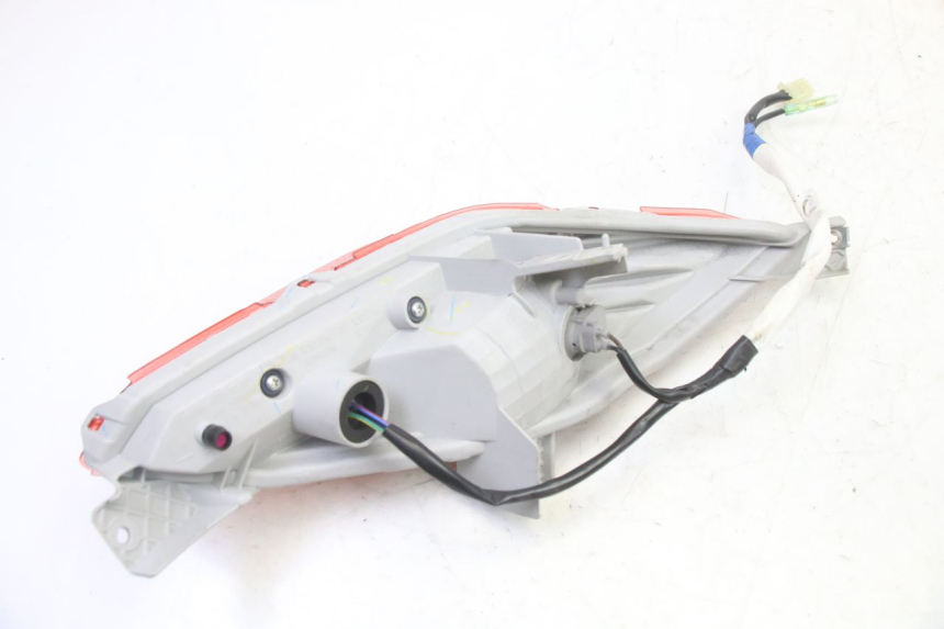 photo de LEFT TAIL LIGHT YAMAHA XMAX X-MAX 125 (2021 - 2025) - Technical close-up