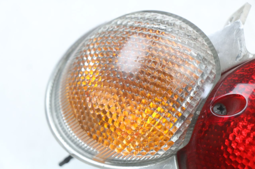 photo de LEFT TAIL LIGHT YAMAHA YP MAJESTY 125 (2002 - 2006) - Zoom on usage condition