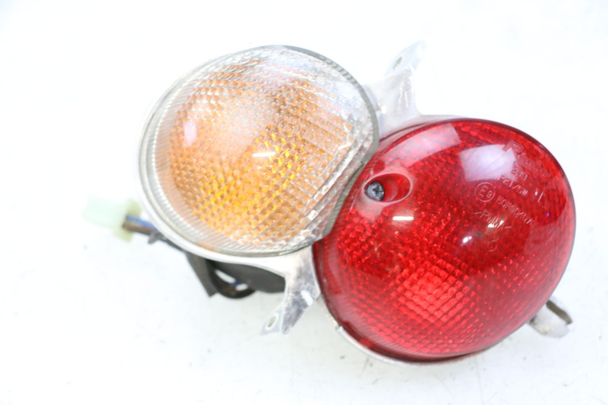 photo de LEFT TAIL LIGHT YAMAHA YP MAJESTY 125 (2002 - 2006) - Main view