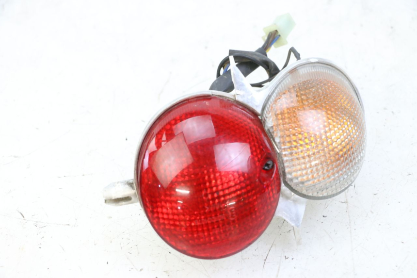 photo de LEFT TAIL LIGHT YAMAHA YP MAJESTY 125 (2002 - 2006) - Component detail