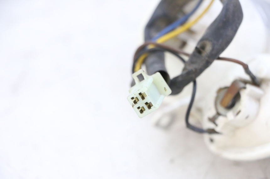 photo de LEFT TAIL LIGHT YAMAHA YP MAJESTY 125 (2002 - 2006) - Alternative perspective