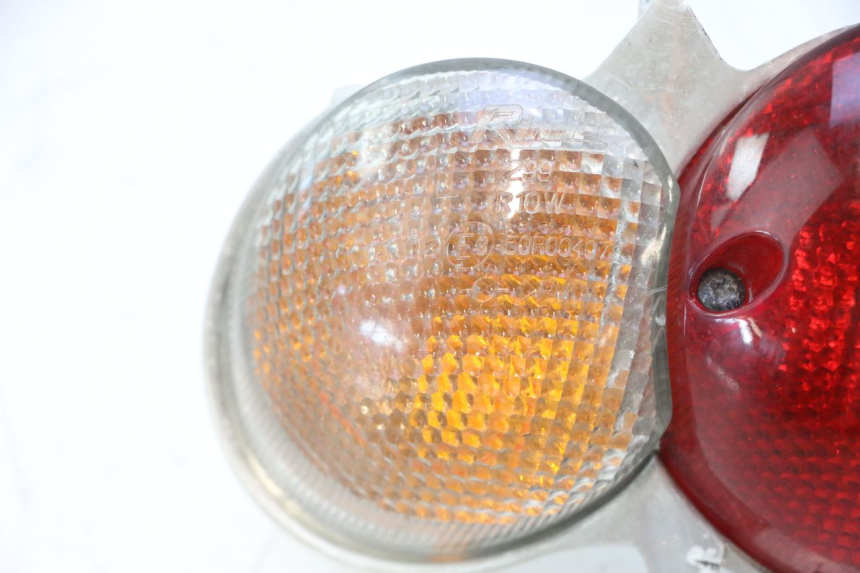 photo de LEFT TAIL LIGHT YAMAHA YP MAJESTY 125 (2007 - 2010) - Surface and material condition