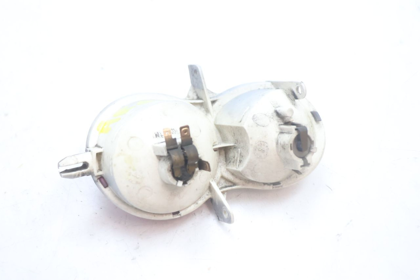 photo de LEFT TAIL LIGHT YAMAHA YP MAJESTY 125 (2002 - 2006) - Technical close-up