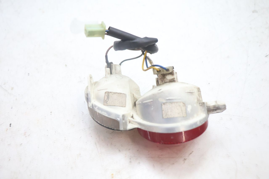 photo de LEFT TAIL LIGHT YAMAHA YP MAJESTY 125 (2002 - 2006) - Technical close-up