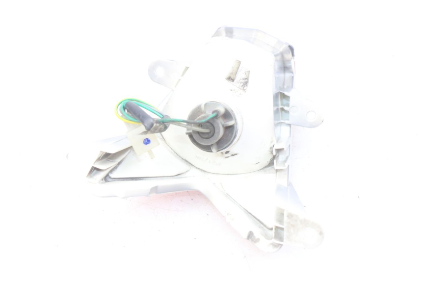 photo de REAR LIGHT PEUGEOT GEOPOLIS 400 (2007 - 2013) - Zoom on usage condition