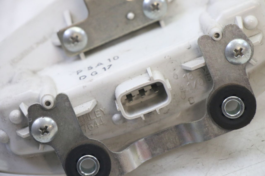 photo de TAIL LIGHT SUZUKI GSR 750 (2011 - 2017) - Fixing points details