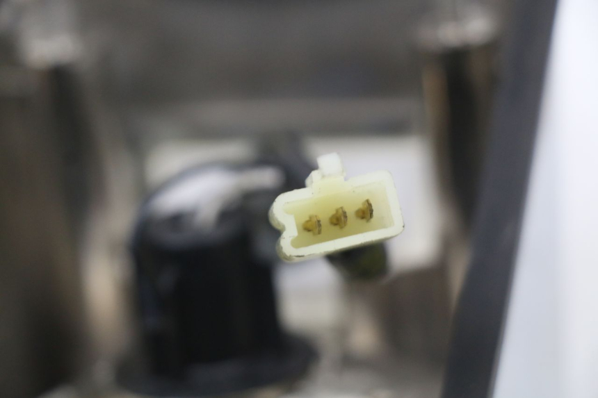 photo de REAR LIGHT HYOSUNG GV AQUILA 125 (2000 - 2009) - Surface and material condition