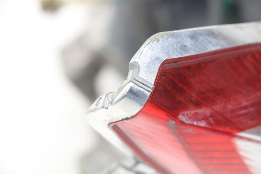 photo de TAIL LIGHT SYM JOYMAX 250 (2013 - 2017) - Surface and material condition