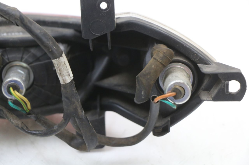 photo de REAR LIGHT PEUGEOT KISBEE 4T 50 (2010 - 2017) - Surface and material condition