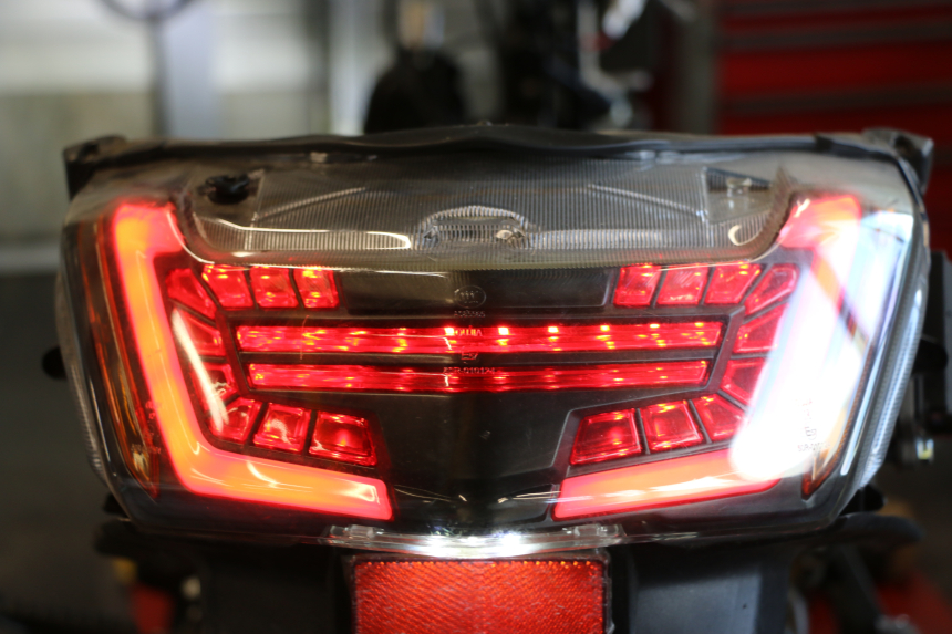 photo de TAIL LIGHT JM MOTORS R-MAX TECH 50 (2024 - 2026) - Zoom on usage condition
