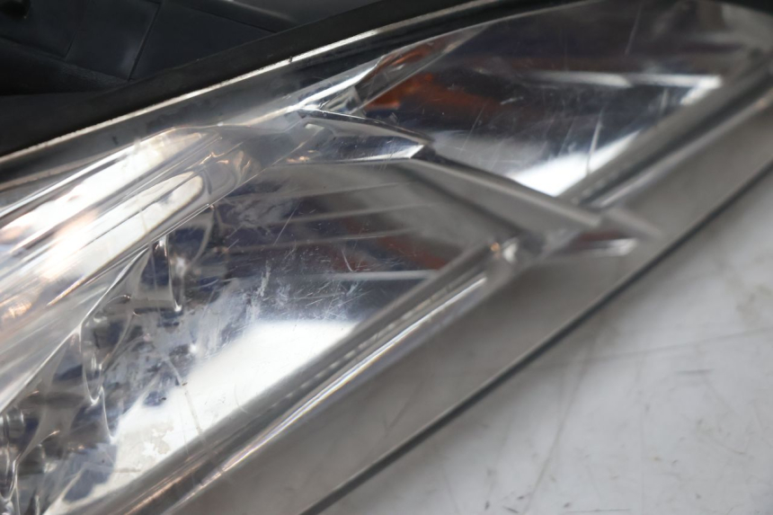 photo de TAIL LIGHT PEUGEOT SATELIS 125 (2013 - 2018) - Fixing points details