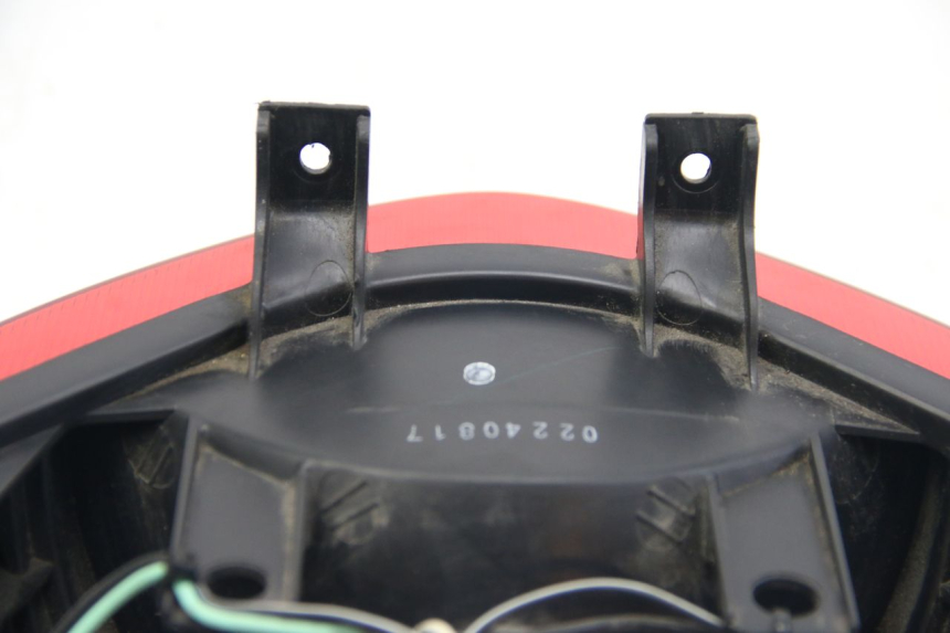 photo de REAR LIGHT SUZUKI SIXTEEN 125 (2008 - 2010) - Additional view of the item