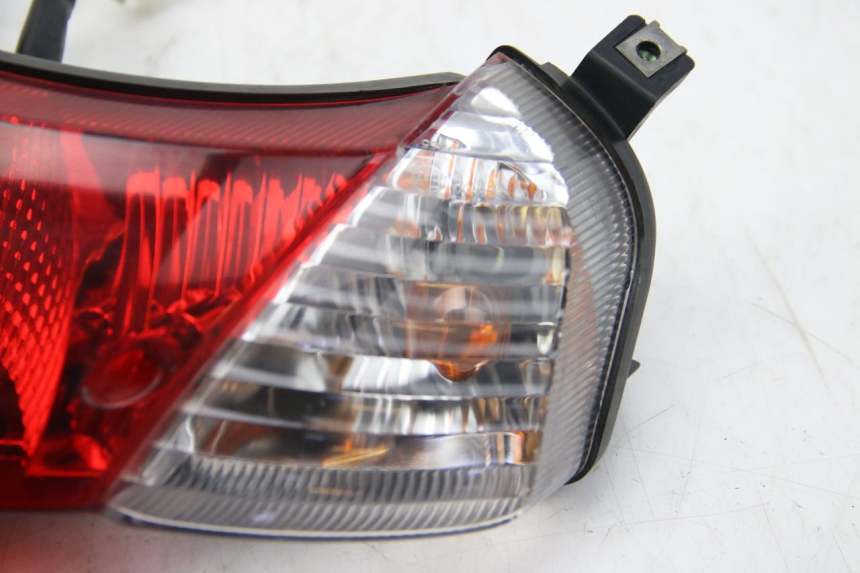 photo de REAR LIGHT SUZUKI SIXTEEN 125 (2008 - 2010) - Alternative perspective