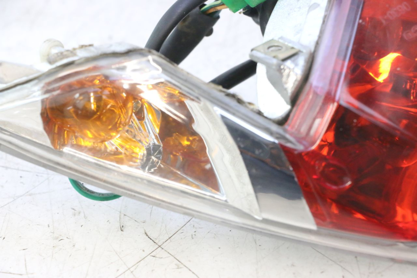 photo de TAIL LIGHT KYMCO SUPER 8 2T 50 (2007 - 2013) - Distinctive features