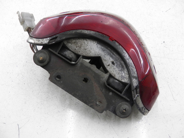 photo de TAIL LIGHT SUZUKI SV S 650 (1999 - 2002) - Surface and material condition