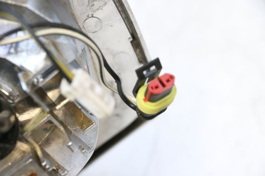 photo de REAR LIGHT PIAGGIO VESPA PRIMAVERA 2T 50 (2013 - 2018) - Distinctive features