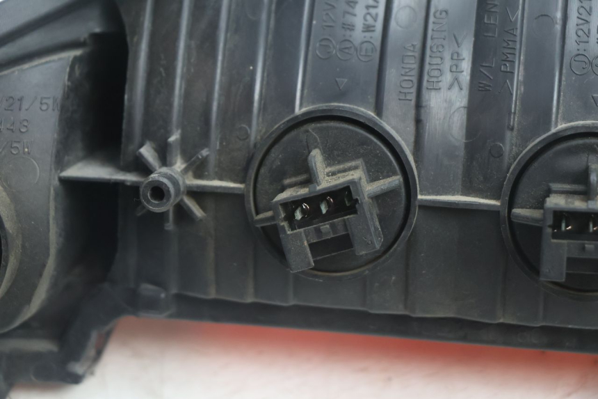 photo de TAIL LIGHT HONDA VFR FI RC46 800 (1998 - 2001) - Markings and original references