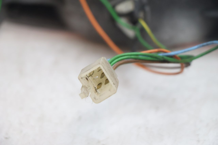 photo de TAIL LIGHT PEUGEOT VIVACITY 50 (1998 - 2003) - Fixing points details