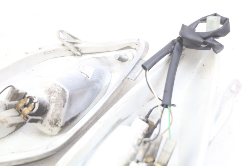 photo de REAR LIGHT YAMAHA XMAX X-MAX 125 (2006 - 2009) - Fixing points details