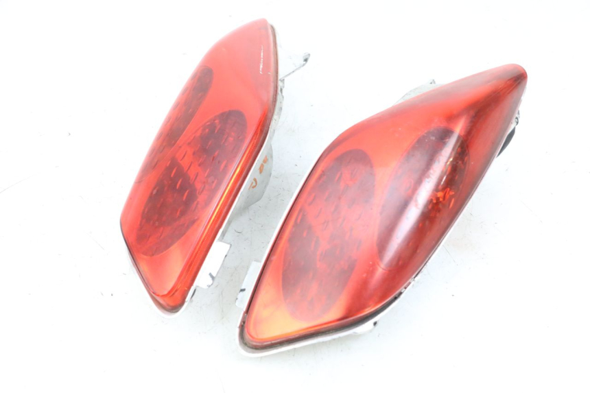 photo de REAR LIGHT YAMAHA XMAX X-MAX 125 (2006 - 2009) - Main view