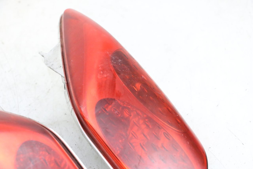 photo de REAR LIGHT YAMAHA XMAX X-MAX 125 (2006 - 2009) - Additional view of the item