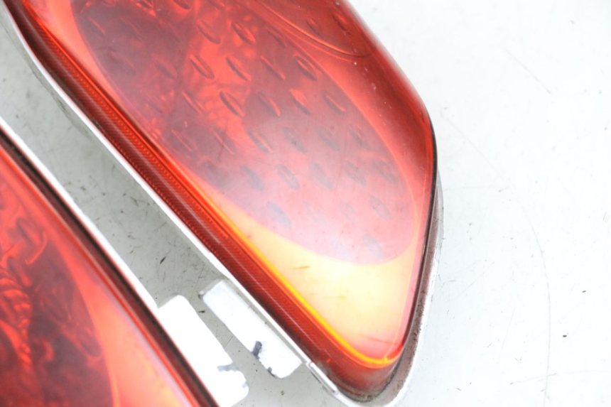 photo de REAR LIGHT YAMAHA XMAX X-MAX 125 (2006 - 2009) - Distinctive features