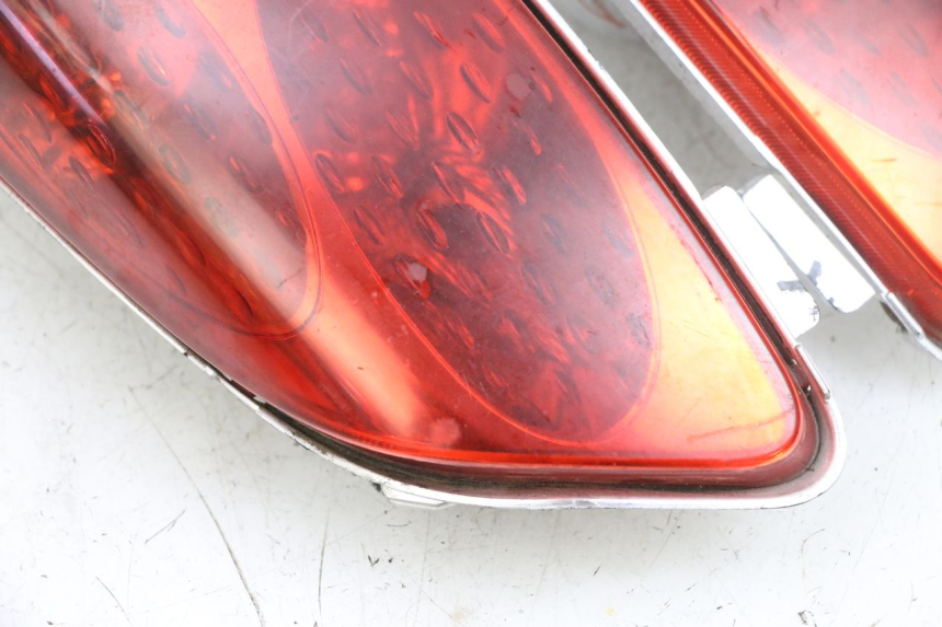 photo de REAR LIGHT YAMAHA XMAX X-MAX 125 (2006 - 2009) - High-resolution close-up