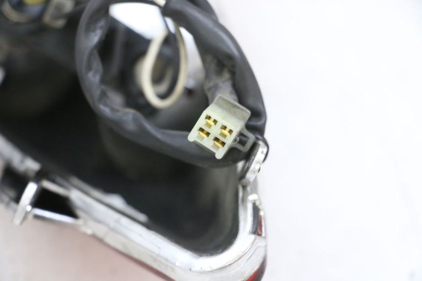 photo de REAR LIGHT YAMAHA XMAX X-MAX 125 (2006 - 2009) - Fixing points details