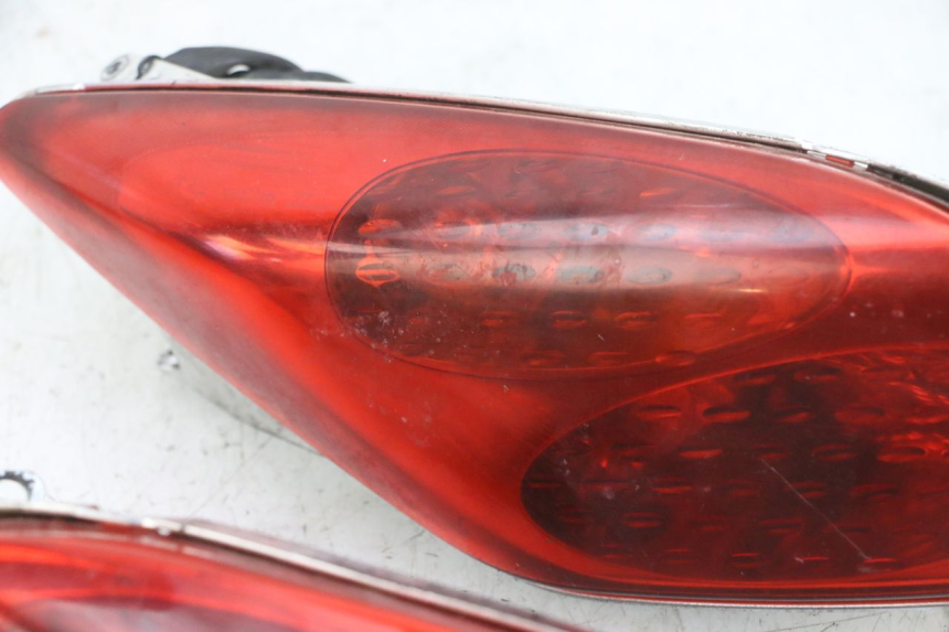 photo de REAR LIGHT YAMAHA XMAX X-MAX 125 (2006 - 2009) - Markings and original references