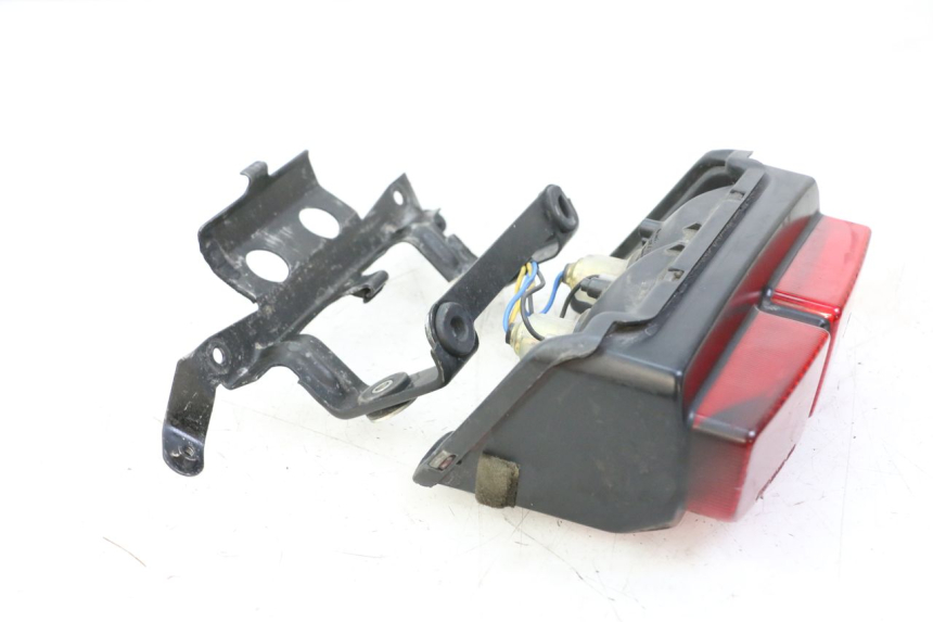 photo de TAIL LIGHT YAMAHA FZS FAZER 600 (2001 - 2003) - Alternative perspective